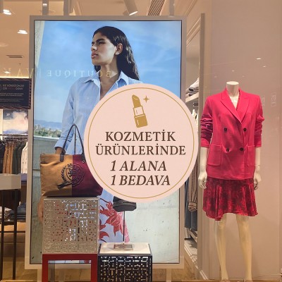 Kozmetik Ürünlerinde 1 Alana 1 Bedava Vitrin Stickerı – Pastel Pembe Kampanya Cam Etiketi