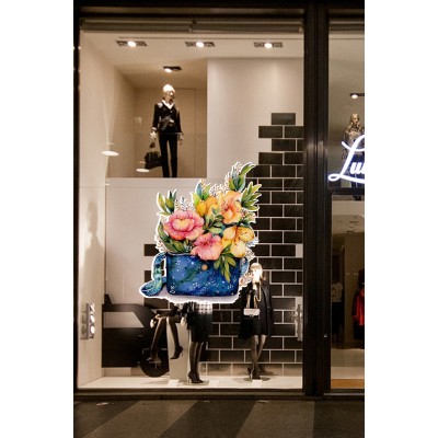 Mavi Renk Sepet İçinde Çiçekler Vitrin Tacı ve Mağaza Vitrin Cam Stickerı