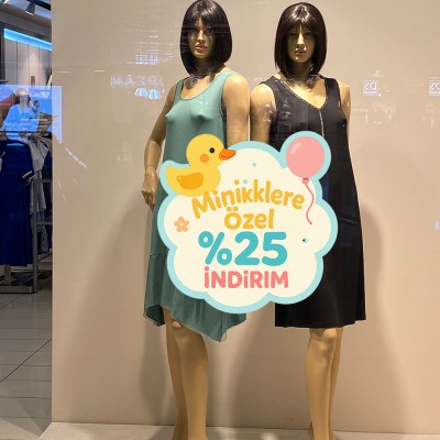 Miniklere Özel %25 İndirim Vitrin Stickerı – Bebek ve Çocuk Ürünleri İçin Sevimli Cam Etiketi