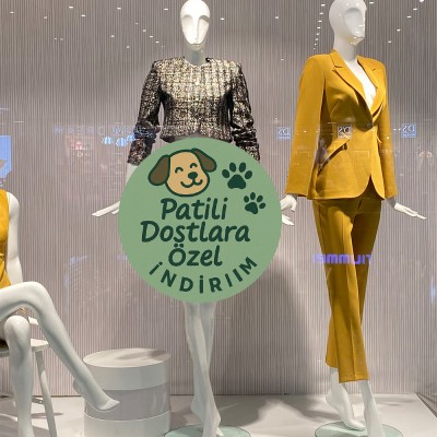 Patili Dostlara Özel İndirim Vitrin Stickerı – Evcil Hayvan Ürünleri İçin Sevimli Cam Etiketi