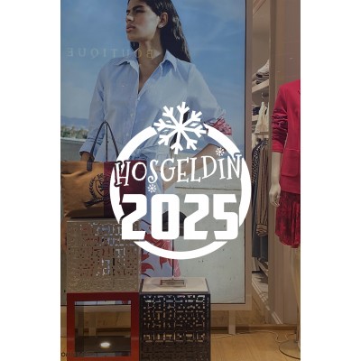 Silindir Üzerinde Büyük Kar Tanesi ve Hoşgeldin 2025 Yazısı Yılbaşı Süslemeleri Ev Vitrin Yılbaşı Stickerı