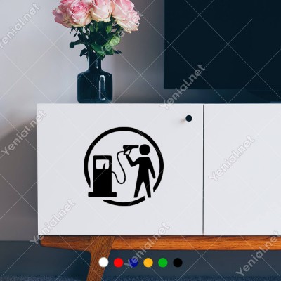 Benzin Pompası İle İntihar Eden Sticker Yapıştırma