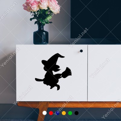 Süpürgesi İle Gezinen Sevimli Çocuk Cadı Sticker