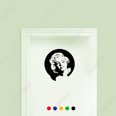 Uzaktan Bakan İzleyen Marilyn Monroe Sticker Çıkartma