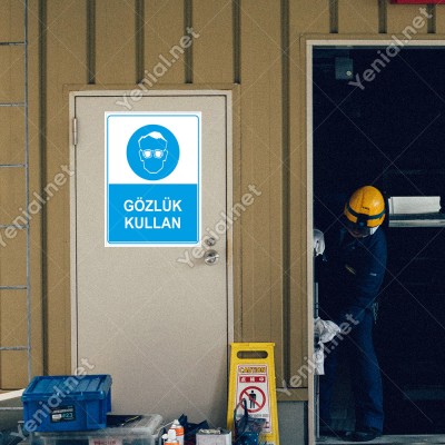 Gözlük Kullan Levhası