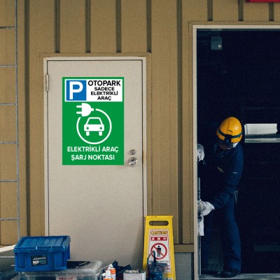 Otopark Sadece Elektrikli Araç Elektrikli Araç Şarj Park Etmeyiniz Levhası