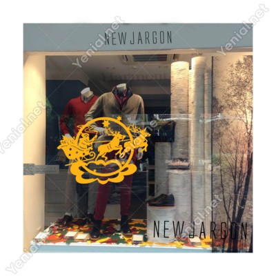 Bulutlar İçinde Geyikleri İle Gezinen Hediye Taşıyan Noel Baba Yılbaşı Süslemeleri Ev Vitrin Yılbaşı Stickerı