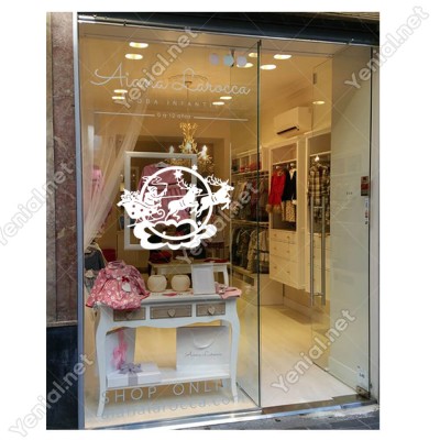 Bulutlar İçinde Geyikleri İle Gezinen Hediye Taşıyan Noel Baba Yılbaşı Süslemeleri Ev Vitrin Yılbaşı Stickerı