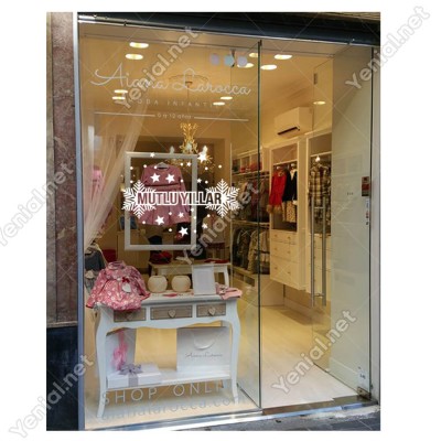 Mutlu Yıllar Yazısı ve Küçüklü Büyüklü Kar Taneleri Yılbaşı Süslemeleri Ev Vitrin Yılbaşı Stickerı