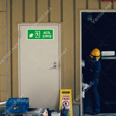 Acil Çıkış Sol Aşağı Ok Lümen Folyo Levhası