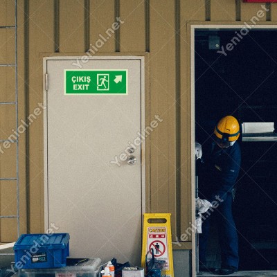 Çıkış Exit Sağ Üst Ok Lümen Folyo Levhası
